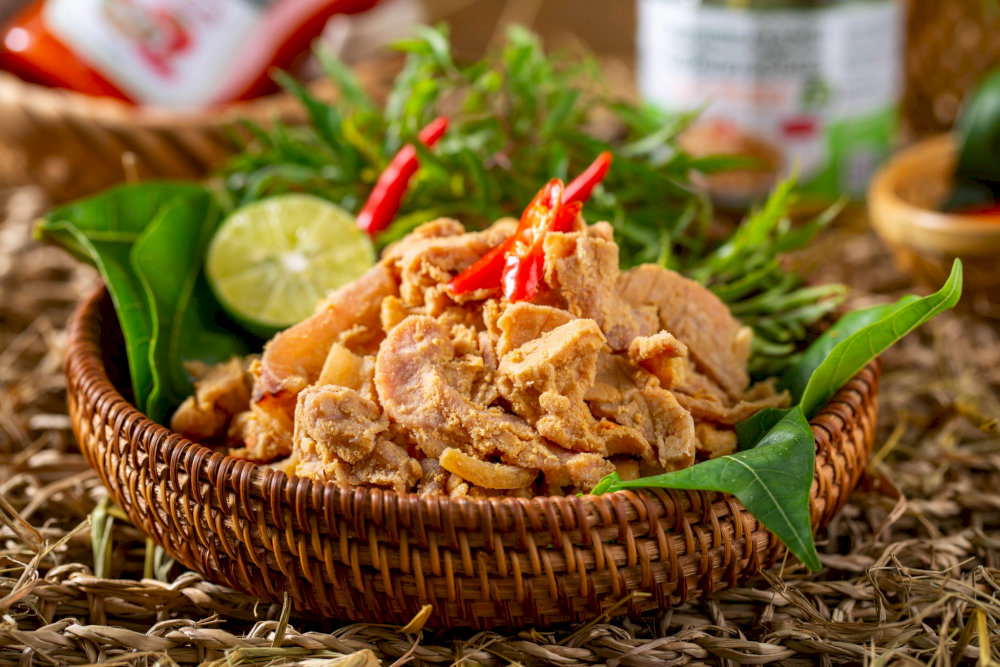Mua thử món thịt lợn muối chua thơm ngon
